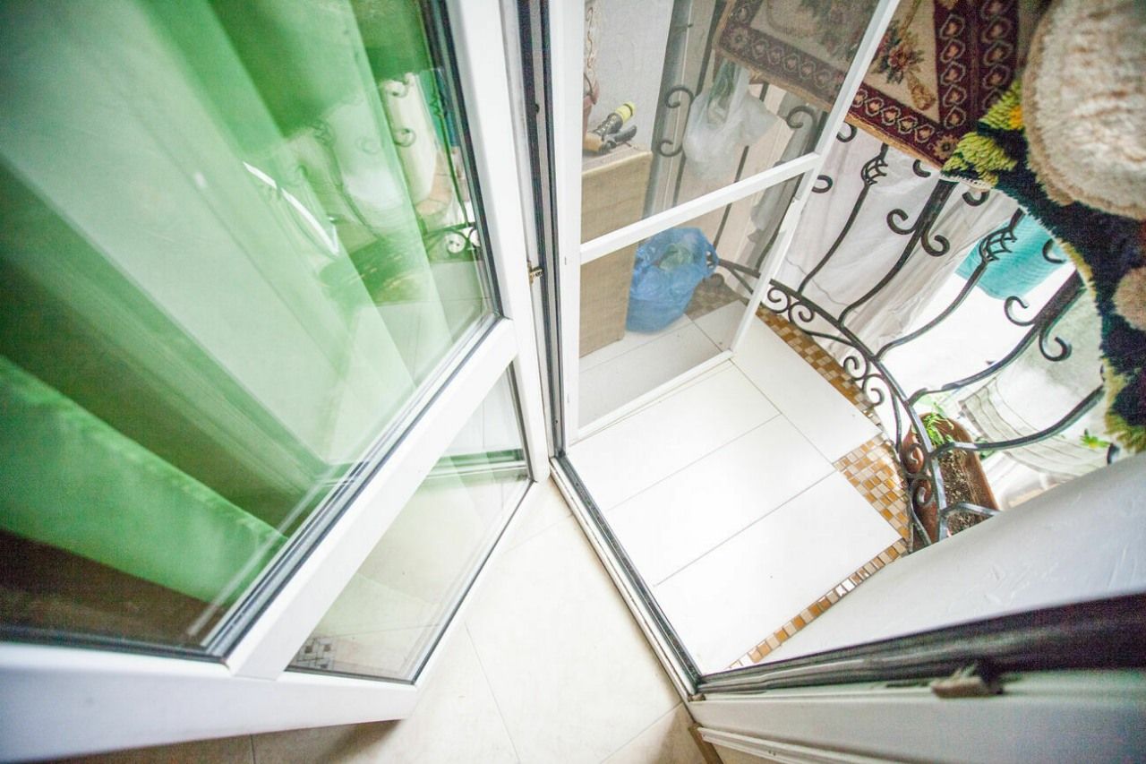 Продается трехкомнатная красивая "Сталинка" в Центре города ID 32648 (Фото 3)