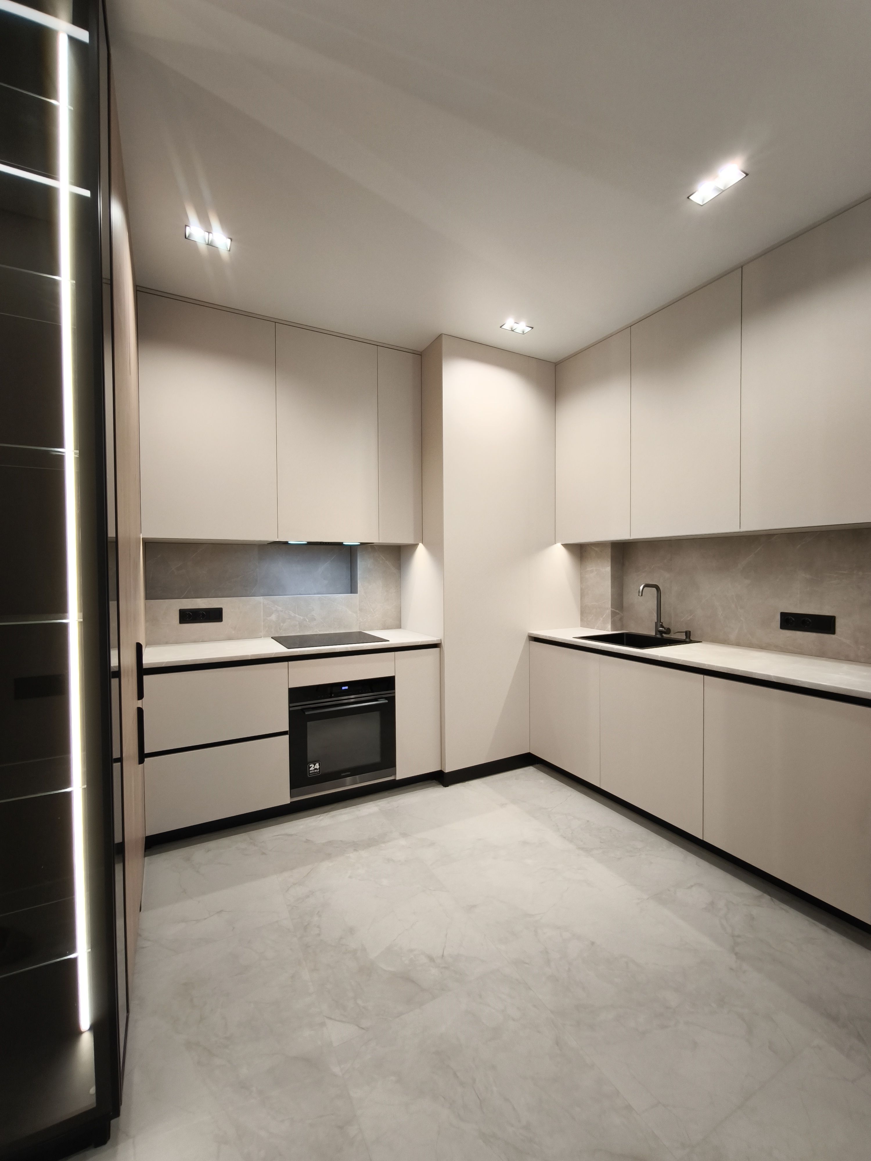 ТРЕХКОМНАТНАЯ КВАРТИРА С ВИДОМ НА МОРЕ В ЖК «Акрополь» (68м²) ID 53961 (Фото 2)