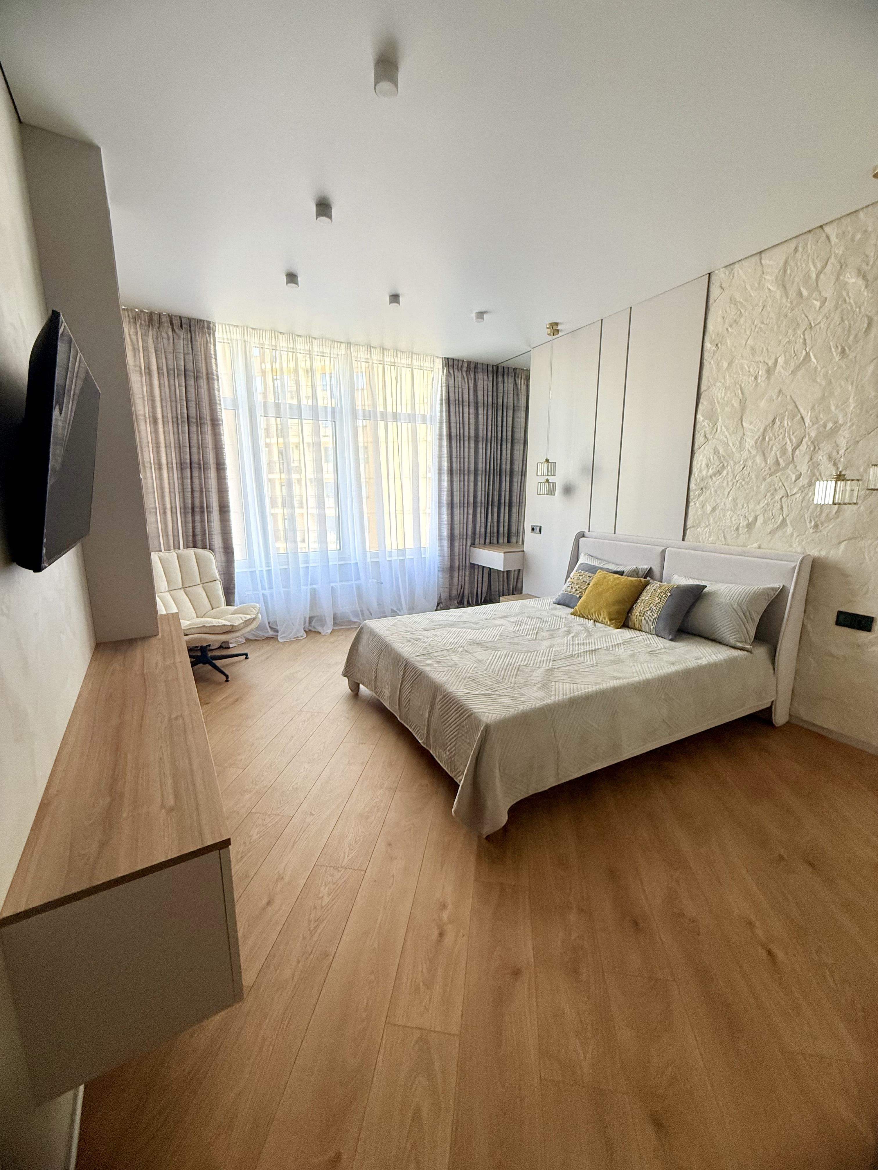 Продаётся  3-х спальневая квартира в ЖК "42 Жемчужина" с ремонтом ID 54126 (Фото 4)